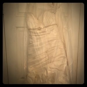 Wedding dress (never worn)